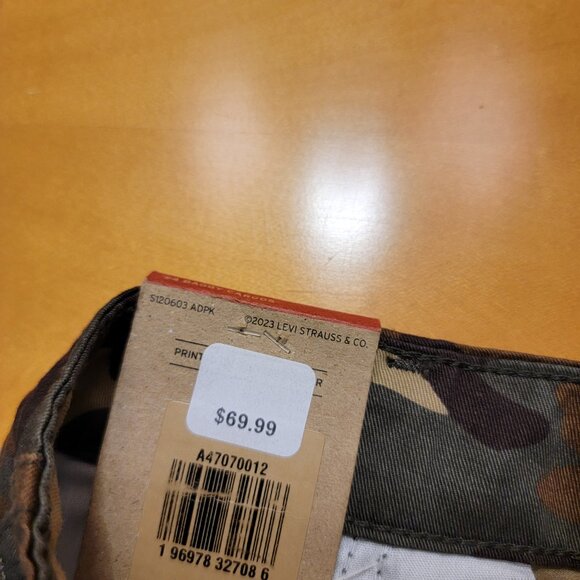 Levis 94 Baggy Camo Cargo Pants Size 27 x 30 or 28 x 30 NWTs - Picture 8 of 10